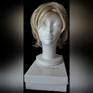 Jon Renau Beautiful Blonde Wig,  EUC, "Elizabeth" Layered & Highlighted